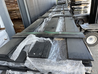 Ca. 36x Douglas wisselsponning zwart gecoat, 18x190mm, lengte 600cm